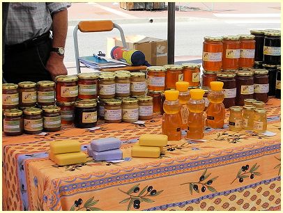 Markt in der Provence - verschiedene Sorten Honig