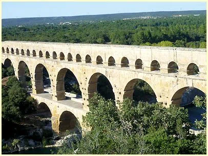 Pont du Gard, Wasserleitung auf der dritten Ebene