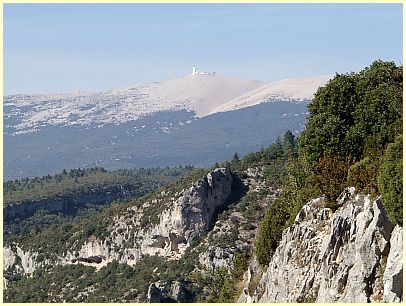 Blick von der Schlucht Gorges des la Nesque auf den Mont Ventoux
