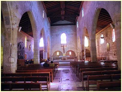 Kirchenschiff und Chor Notre-Dame-des-Sablons - Aigues-Mortes