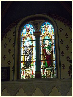 Aiguèze - Kirchenfenster Saint-Roch