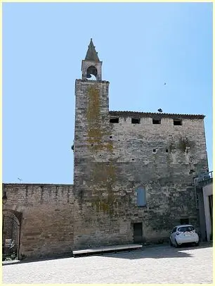 Bergfried mit Innenhof