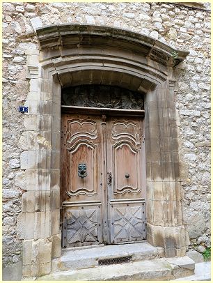 Buis-les-Baronnies - Buis-les-Baronnies - Türportal Geburtshaus Catelan