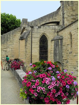 Caromb Strebepfeiler Kirche Saint-Maurice