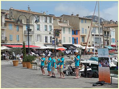 Musikgruppe an der Hafenpromenade - Cassis