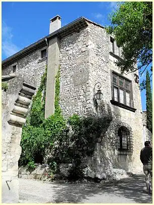 Ölmühle (moulin à huile) mit Befestigungsbogen
