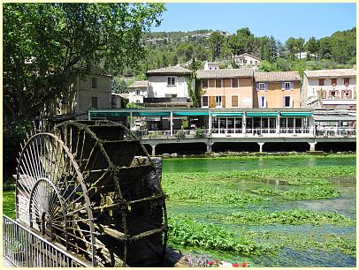 Fontaine-de-Vaucluse - hölzernes Wasserrad