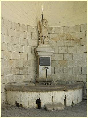 La Garde-Adhémar - Brunnen (Fontaine) Saint-Michel