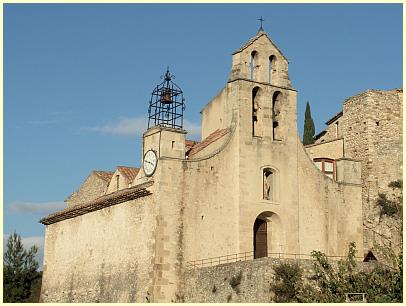 Kirche Sainte-Catherine-d'Alexandrie seitlich mit Uhr - Gigondas