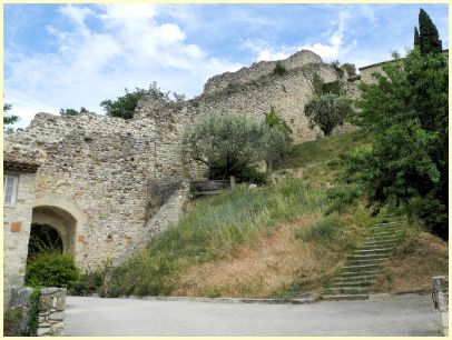 Reste der Stadtmauer Gigondas