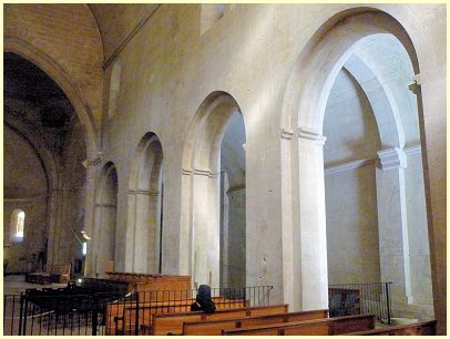 Seitenteil Kirchenschiff Abteikirche Notre-Dame de Sénanque