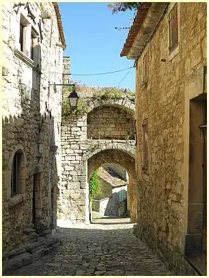  dörfliche Ansiedelungen im Portail de la Garde - Lacoste
