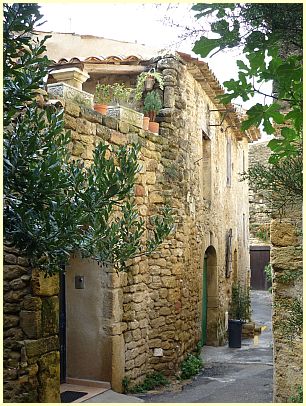 Gasse in Lauris