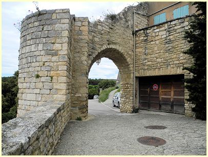 Relikt eines Tors (Porte) Schloss Château du Barroux