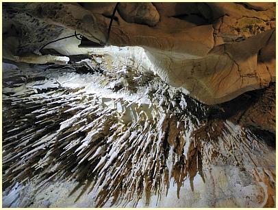 Stalaktiten (Fisteln) Grottes de Thouzon