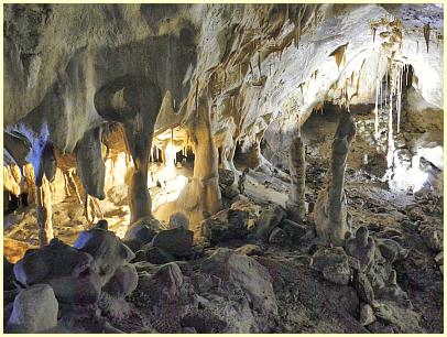 Tropfsteinhöhle Grottes de Thouzon
