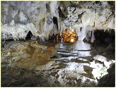 Stausee mit Glocke Grottes de Thouzon