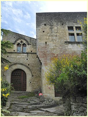 Oppède-le-Vieux - Renaissancegebäude mit Kreuzstockfenster