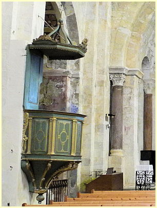 Kanzel und Säulen des Chors Kirche Notre-Dame-de-Pitié - Saignon