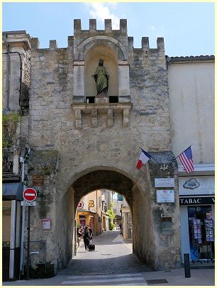 Portal Kathedrale Notre-Dame de Saint-Paul-Trois-Châteaux