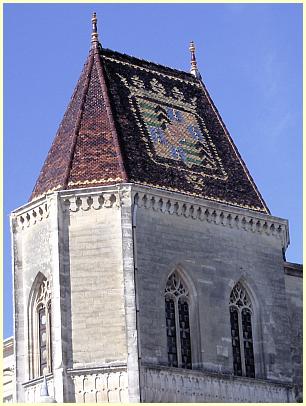 Uzès - Herzogspalast -   Dach der Schlosskapelle - Chris06 [Public domain]