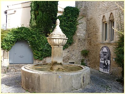 Brunnen Place du vieux Marché - Vaison-la-Romaine