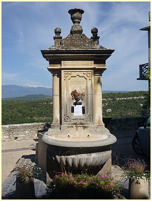 Venasque - Brunnen Centenaire Réunion du Comtat 1651