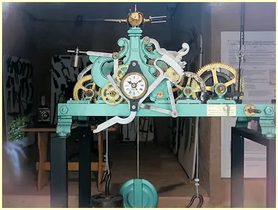 ehemalige Uhr der Porte de Sabran