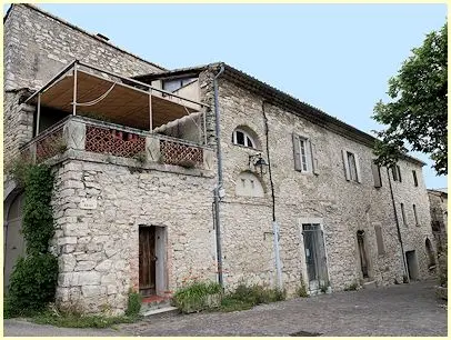 Rue Basse, Natursteinhaus mit Terrasse