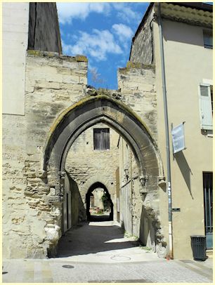 Villeneuve-lès-Avignon Chapelle des Pénitents gris